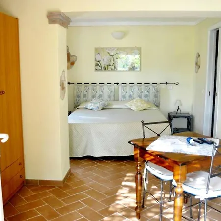 Отель Tirrena Bike & Country Портоферрайо