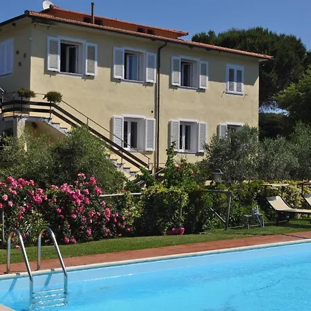 Tirrena Bike & Country 호텔